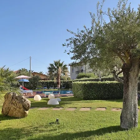 2-room Near With 2 Pools - Luna