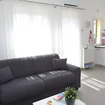 アパート 2-room Near With 2 Pools - Luna チェファル