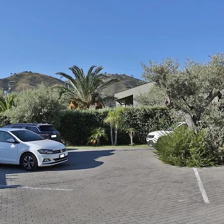 2-room Near With 2 Pools - Luna Apartment