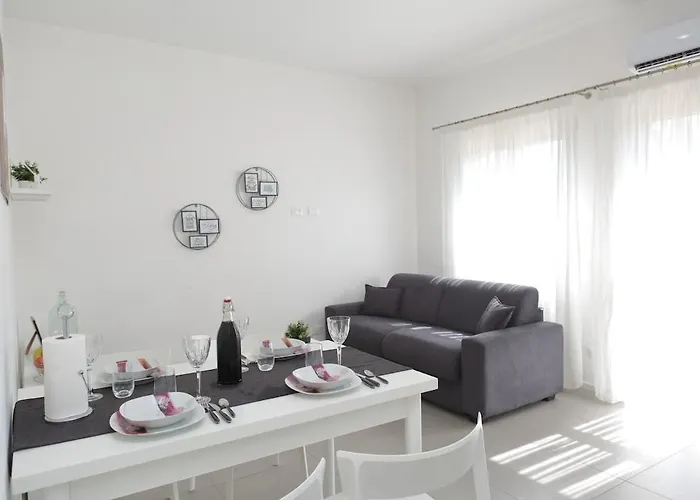 Apartment 2-room Near With 2 Pools - Luna