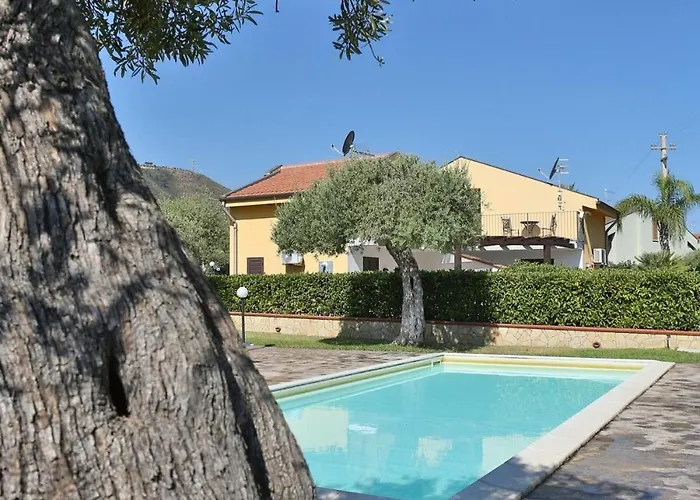 2-room Near With 2 Pools - Luna Apartment